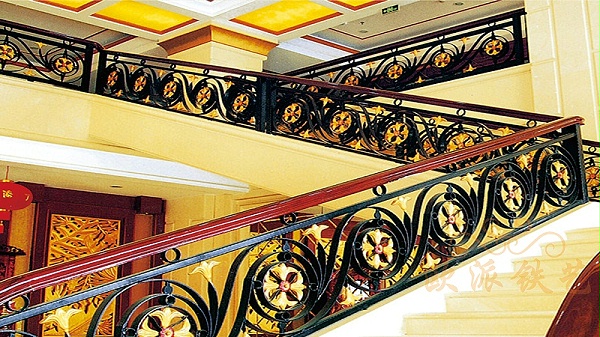 奢华、庄雅的铁艺楼梯颜色的选择？